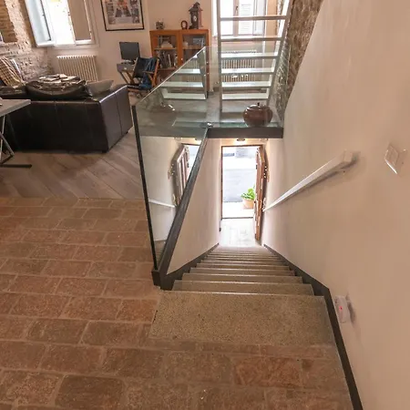 Appartement Stone Loft With Cozy Terrace Downtown